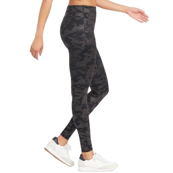 NEW Spanx Faux Leather Camo Leggings in Black/Grey Size XS - Picture 5 of 10